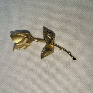 Vintage Giovanni Gold Tone Rose Bud Brooche